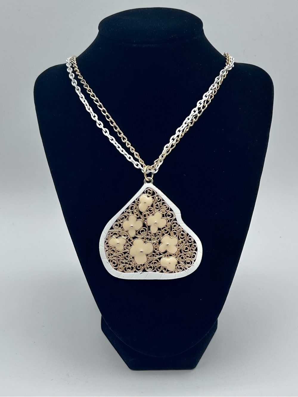 Abstract Floral Fashion Necklace Gold Tone White Double Chain 9"
